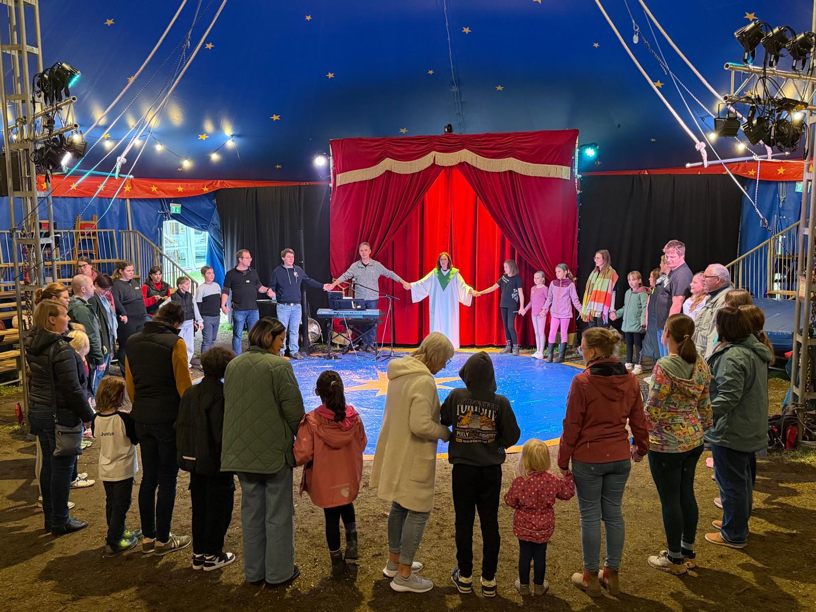 Zirkusgottesdienst (c) Viktoria Höhn Zirkusgottesdienst