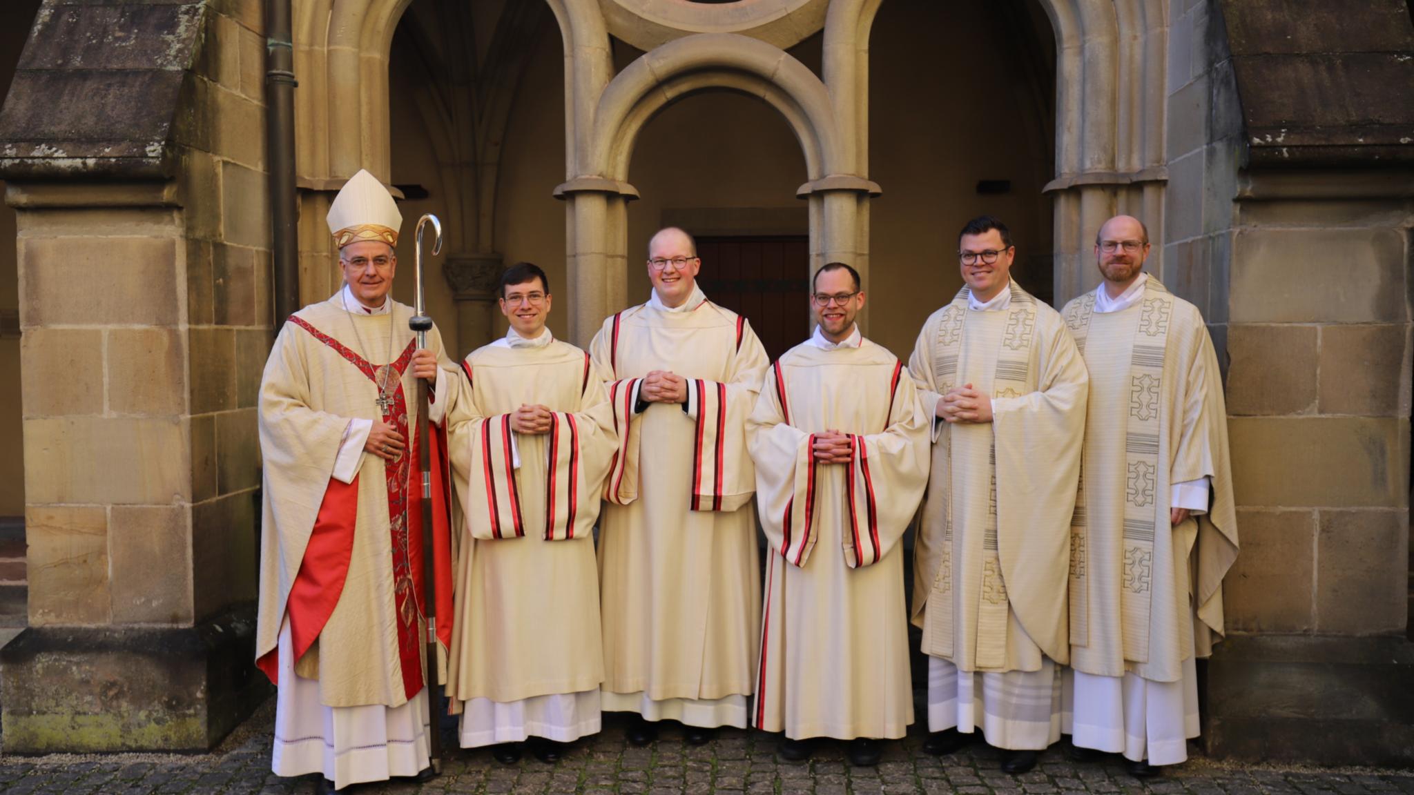 Weihbischof Jörg Michael Peters, Johannes Gold, Heiko Reiner Gaub, Mathias Kremer, Regens Tim  Sturm, Spiritual Jan Lehmann (vlnr.)